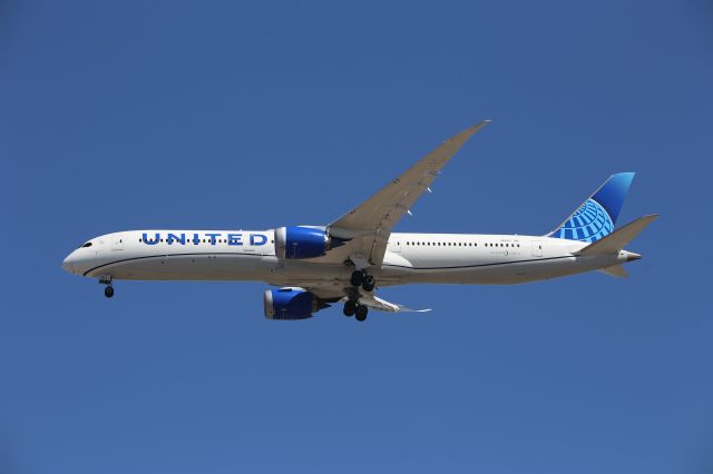 BOEING 787-10 Dreamliner (N12012)