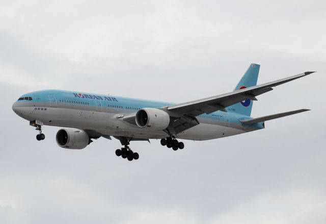 Boeing 777-200 (HL7765)