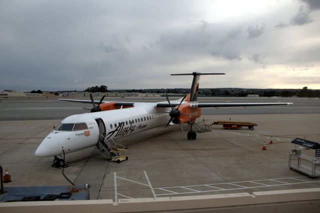 de Havilland Dash 8-400 (N440QX) - KMRY - Alaska Horizon -400 logoplane "Oregon State Beavers" ready for passengers for the trip to San Diego. 5/14/2015