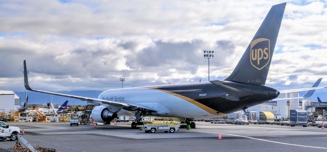 BOEING 767-300 (N303UP) - UPS Cargo handstand, Anchorage International Airport.