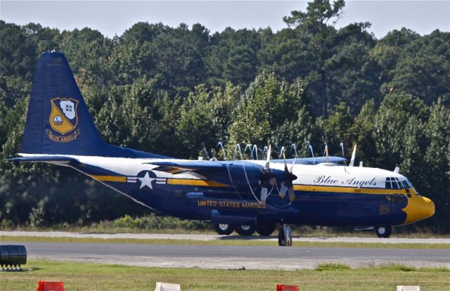 — — - NAS OCEANA AIR SHOW,2010,FAT ALBERT VAPOUR