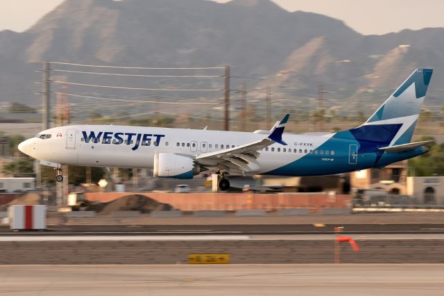 Boeing 737 MAX 8 (C-FXYK) - 3rd April, 2025: Flight WS 1464 from Edmonton, Canada is about to touch down on rwy 26 in Phoenix, Arizona. 