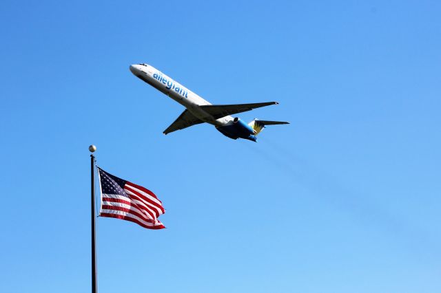 McDonnell Douglas MD-83 (N407NV) - The Loud ...but Most Enjoyable ...Departure back to Clearwater FL.