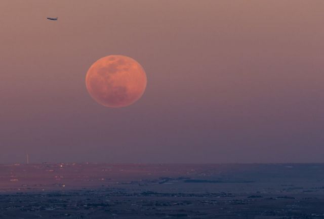 Canadair Regional Jet CRJ-200 — - SkyWest Airline Flight 3236 leaving Colorado Springs bound for O'Hare on the equinox and full moon. 20 Mar 2019 708pm MDT.