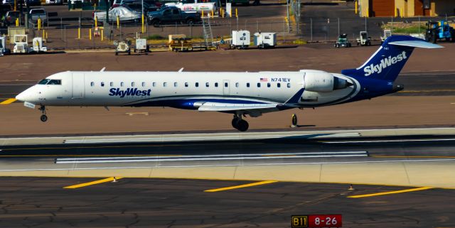 Canadair Regional Jet CRJ-700 (N741EV) - Landing RWY 26