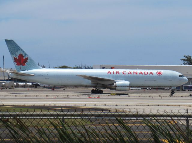 BOEING 767-300 (C-FTCA)