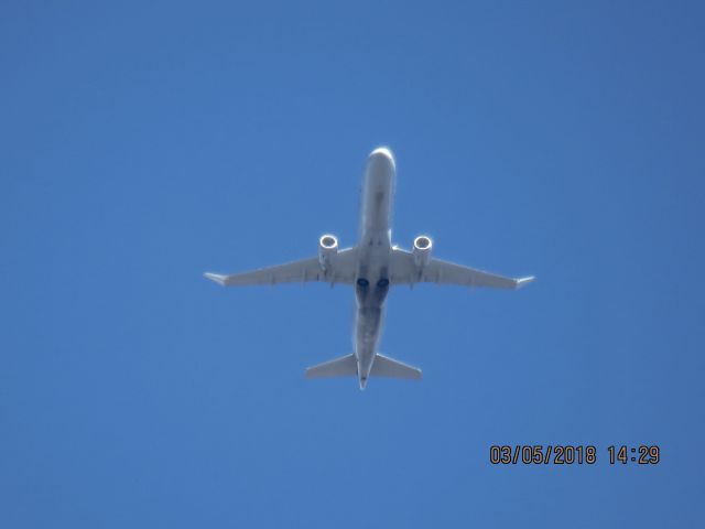 Embraer 175 (N226NN)