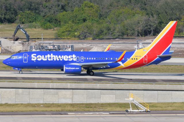 Boeing 737-800 (N8519R)