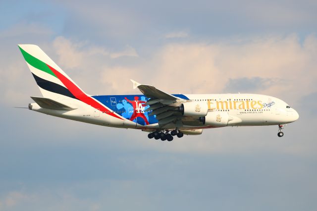 Airbus A380-800 (A6-EON)