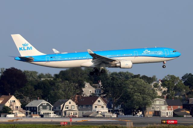 Airbus A330-300 (PH-AKE) - KLM 617 arriving from Amsterdam