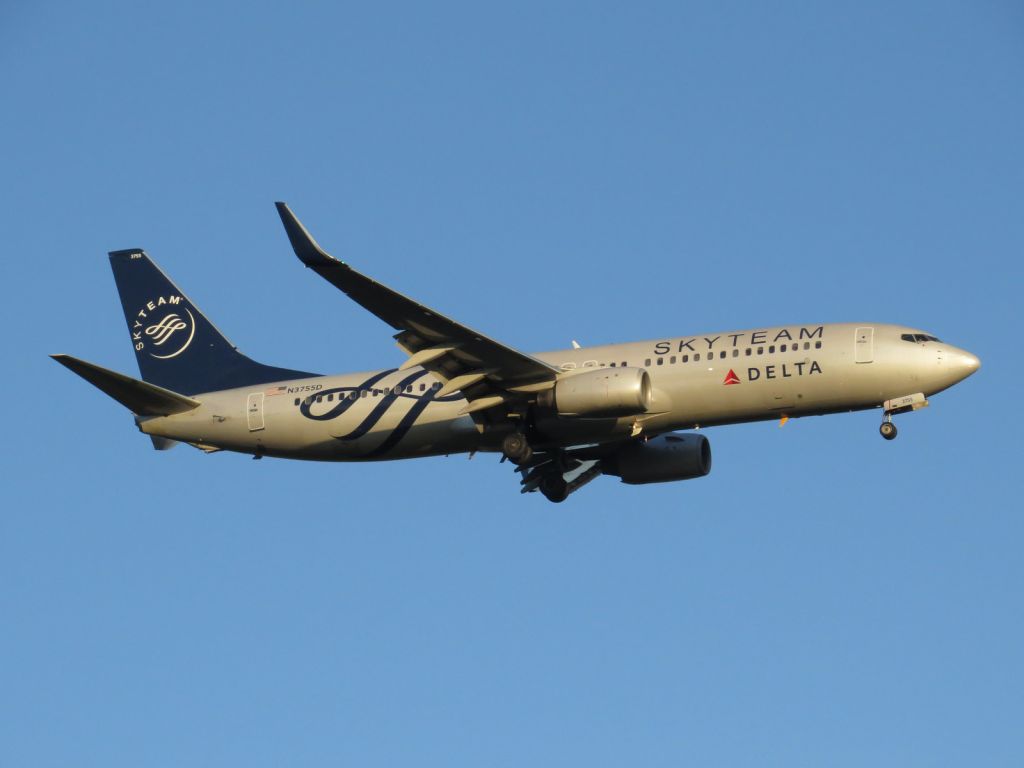 Boeing 737-700 (N3755D)