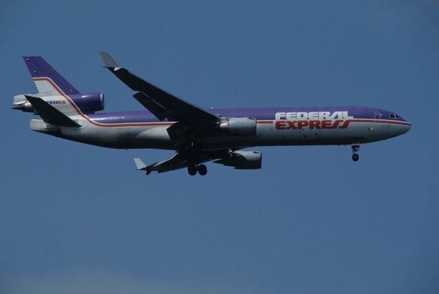 Boeing MD-11 (N612FE) - Final Approach to Narita Intl Airport Rwy34L on 1995/05/28