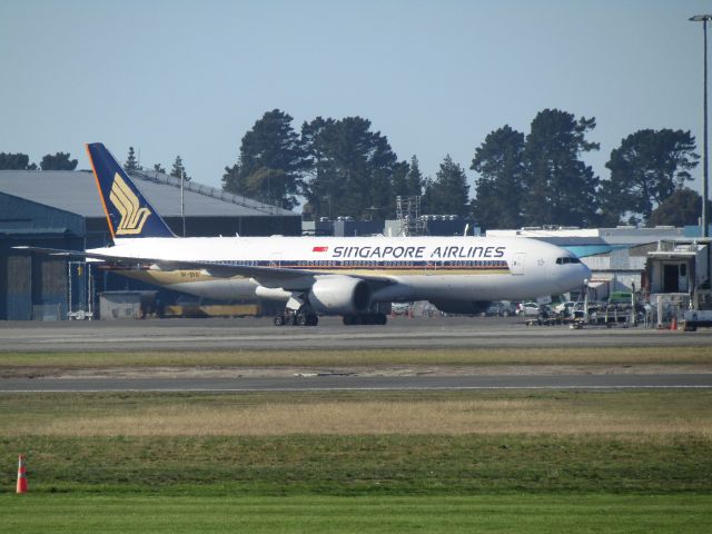 Boeing 777-200 (9V-SVG)