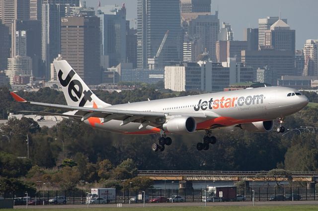 Airbus A330-200 (VH-EBC)