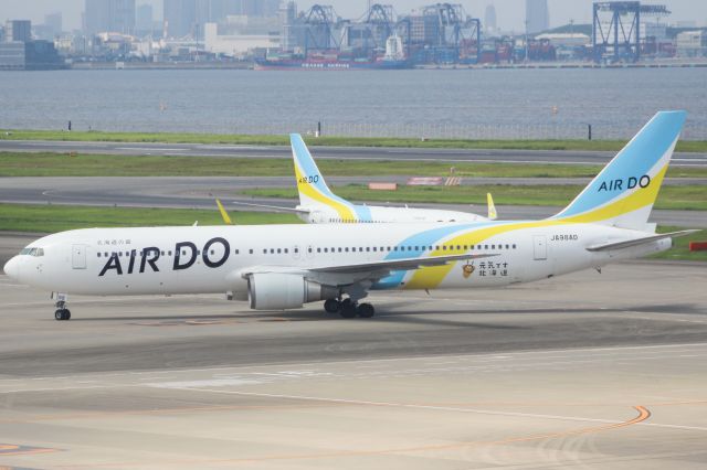 BOEING 767-300 (JA98AD)