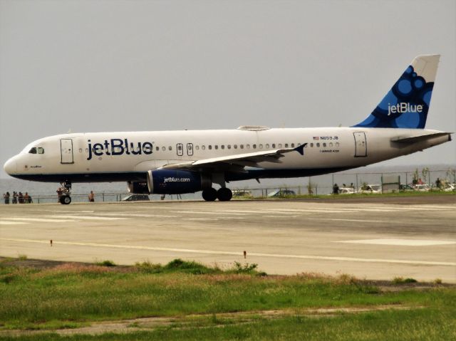 Airbus A320 (N659JB)