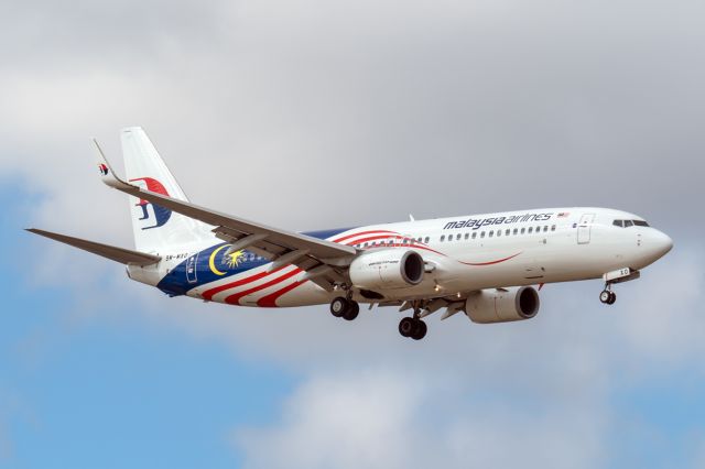 Boeing 737-800 (9M-MXO) - Boeing 737-8SA cn 40142-4317. MAS 9M-MXO final rwy 21 YPPH 02 April 2023