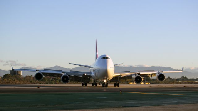 Boeing 747-400 (VH-QEE) - Arrival after the storm in Los Angeles.