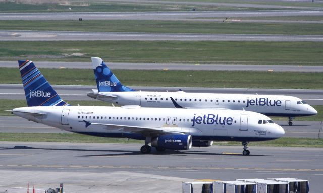 Airbus A320 (N789JB)