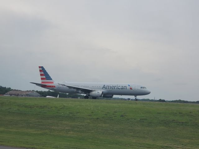 Airbus A321 (N507AY) - N507AY taking off at KCLT for KPHL - 6/19/2021