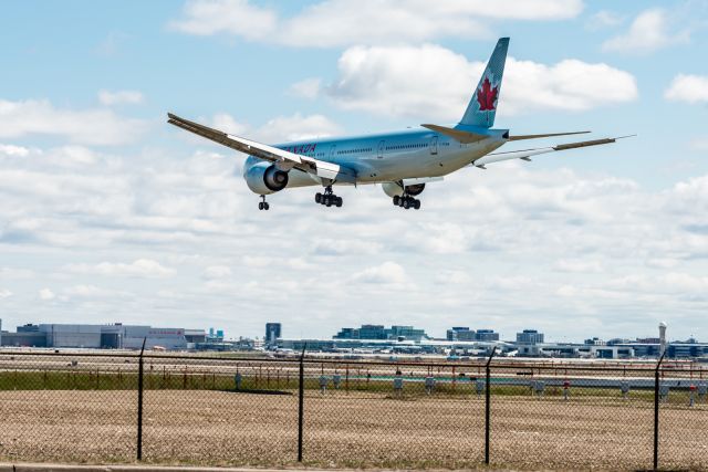 BOEING 777-300ER (C-FRAM)