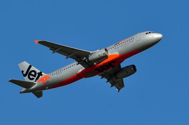 Airbus A320 (VH-VQM)