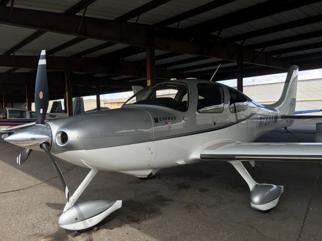 Cirrus SR-22 (N723TM)