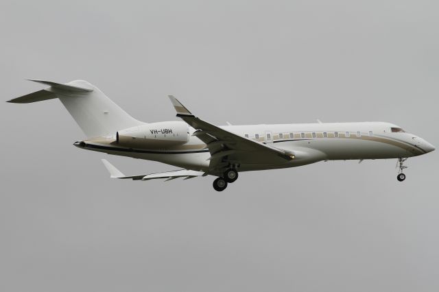 Bombardier Global Express (VH-UBH) - Arriving on Rwy.16 at Melbourne Airport