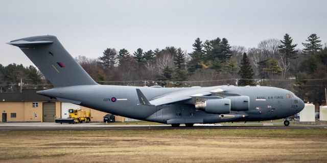 Boeing Globemaster III (ZZ178) - RAF C17 taxiing for departure at Bangor, Maine