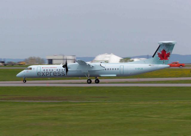 de Havilland Dash 8-400 (C-GYJZ) - Ariving from Halifax