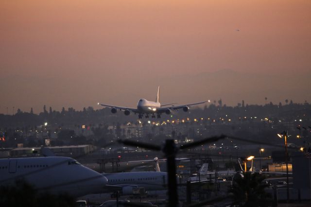 BOEING 747-8 (B-LJN)