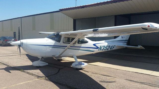 Cessna Skylane (N3524F)