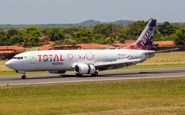 BOEING 737-400 (PS-TLA)