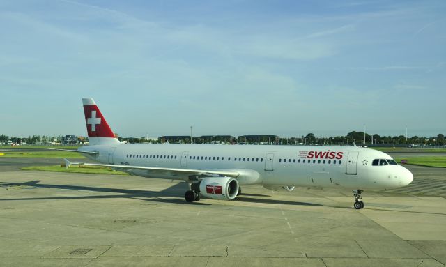 Airbus A321 (HB-IOL) - Swissair Airbus A321-111 HB-IOL in London Heathrow 