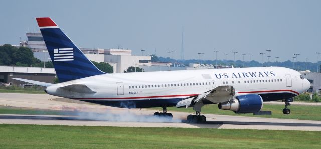 BOEING 767-200 (N246AY) - Arriving runway 18C - 6/28/09