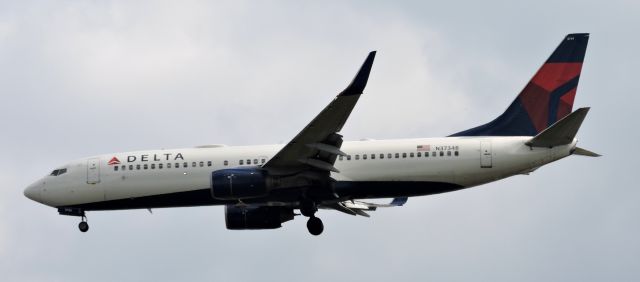 Boeing 737-800 (N3734B) - A minute before landing, summer 2019.