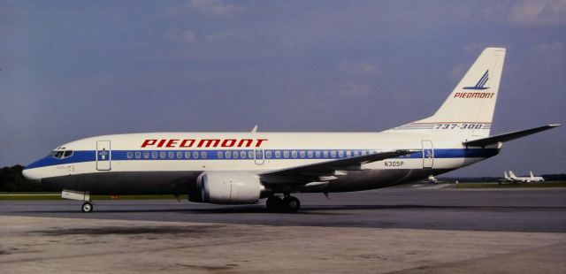 BOEING 737-300 (N305P) - 1983