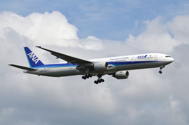 BOEING 777-300 (JA751A) - 2015-09-25