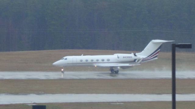 Gulfstream Aerospace Gulfstream V (N430QS) - Taken March 19, 2015 during a steady rain.