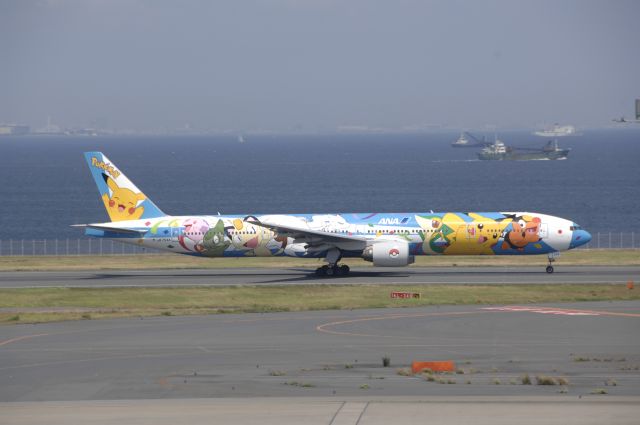 BOEING 777-300 (JA754A) - Departure at Haneda Intl Airport 16L on 2011/7/25 New Pokemon Peace Jet c/s