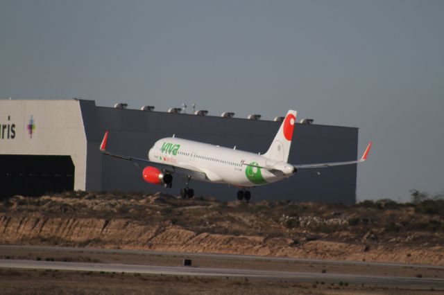 Airbus A320 (XA-VAW) - FINAL APPROACH 27 MMTJ