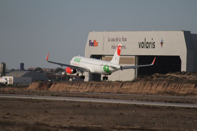 Airbus A320 (XA-VAW) - FINAL APPROACH 27 MMTJ