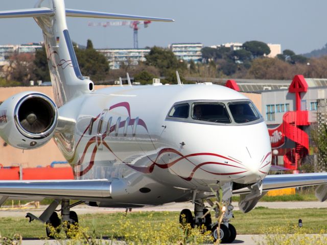 Bombardier Challenger 300 (D-BANN)