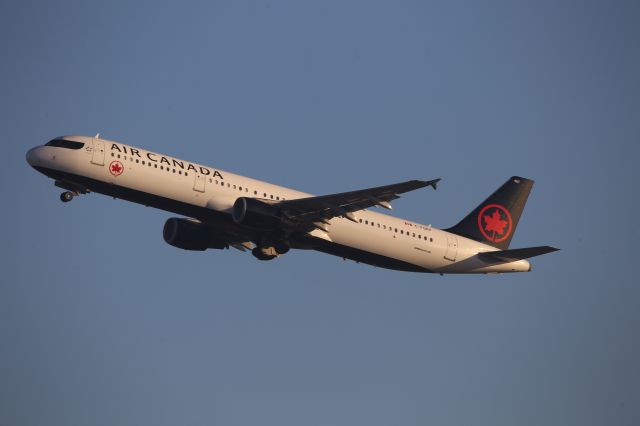 Airbus A321 (C-FGKP)