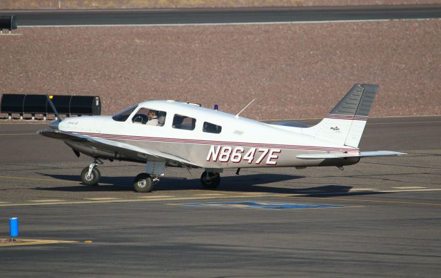 Piper Cherokee (N8647E)
