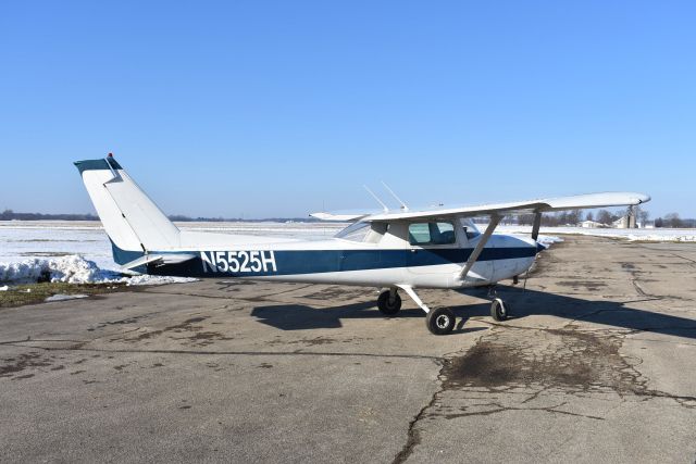 Cessna 152 (N5525H) - Cessna 152 N5525H at Reese Field Muncie, IN (7I2) from Waynesville, OH (40I). 