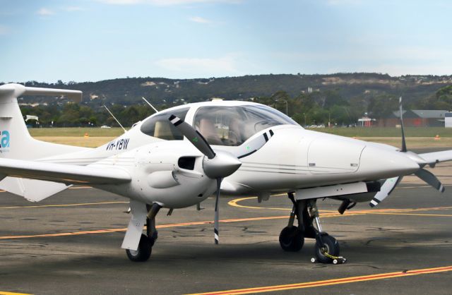 Diamond Twin Star (VH-YBW) - FLIGHT TRAINING ADELAIDE - DIAMOND DA-42 TWIN STAR - REG VH-YBW (CN 42.210) - PARAFIELD AIRPORT ADELAIDE SA. AUSTRALIA - YPPF (17/11/2016)