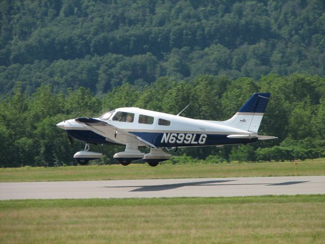 Piper Cherokee (N699LG)