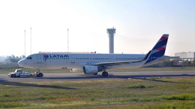 Airbus A321 (CC-BEN) - Latam Airbus A321-211(WL) CC-BEN in Santiago 