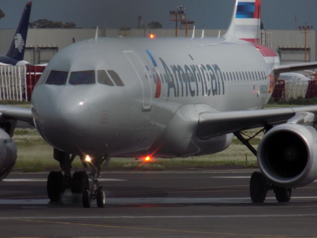 Airbus A319 (N8001N)